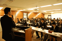 演台裏から.gif