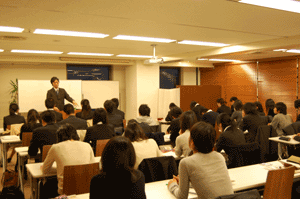 生田講師セルフ.gif